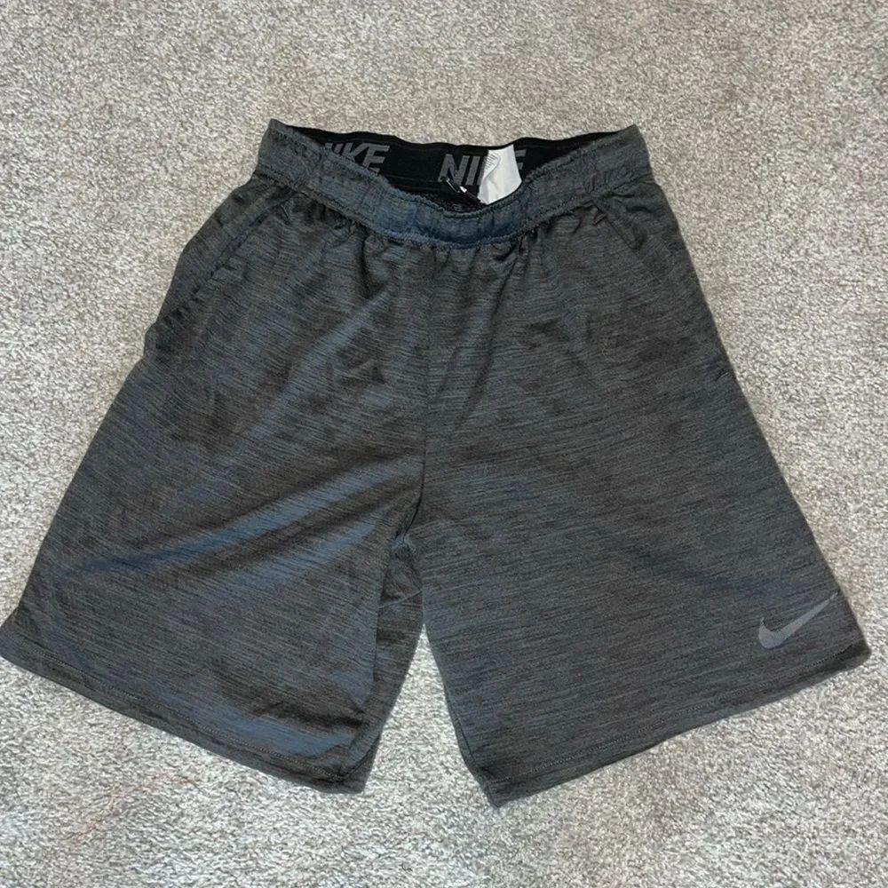 Gray Nike dri dit basketball youth kids shorts XL 🏀 (men’s size S)